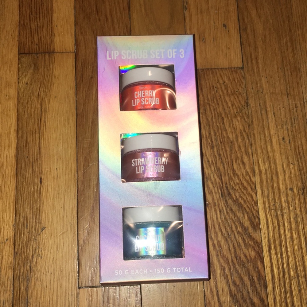 Lip scrubs